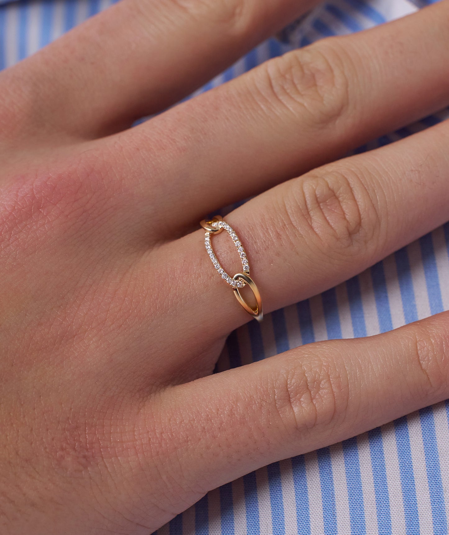 Linked Elegance Diamond Ring