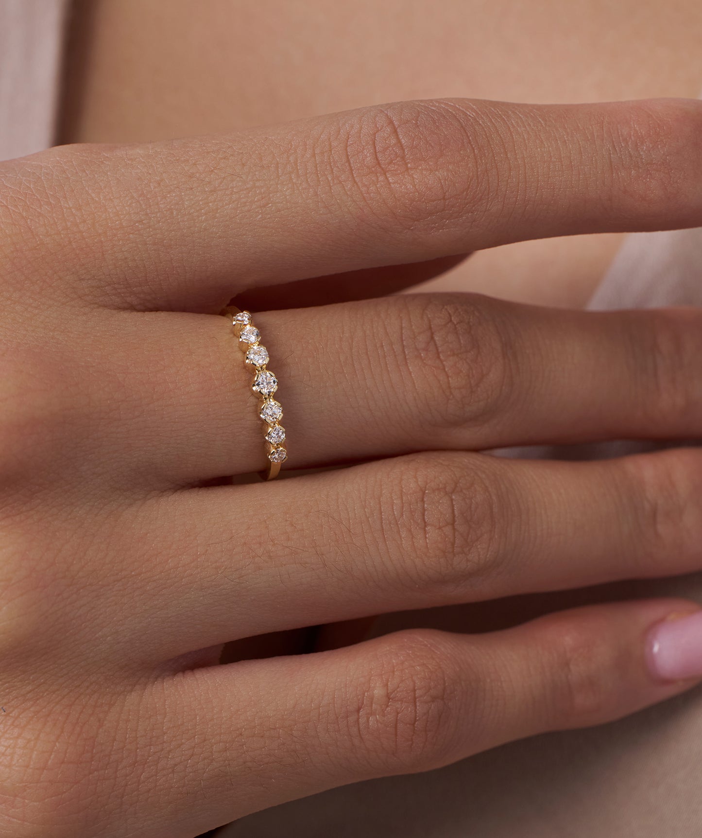 Tapered Round Diamond Band