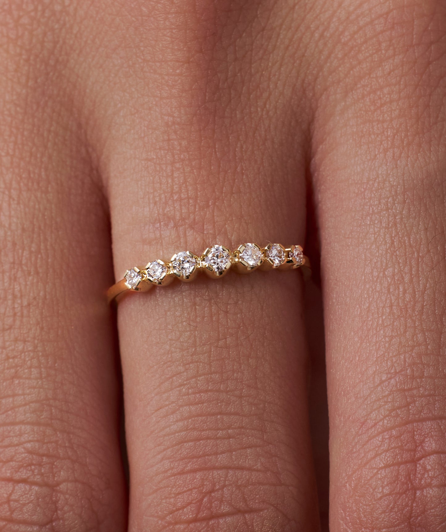Tapered Round Diamond Band