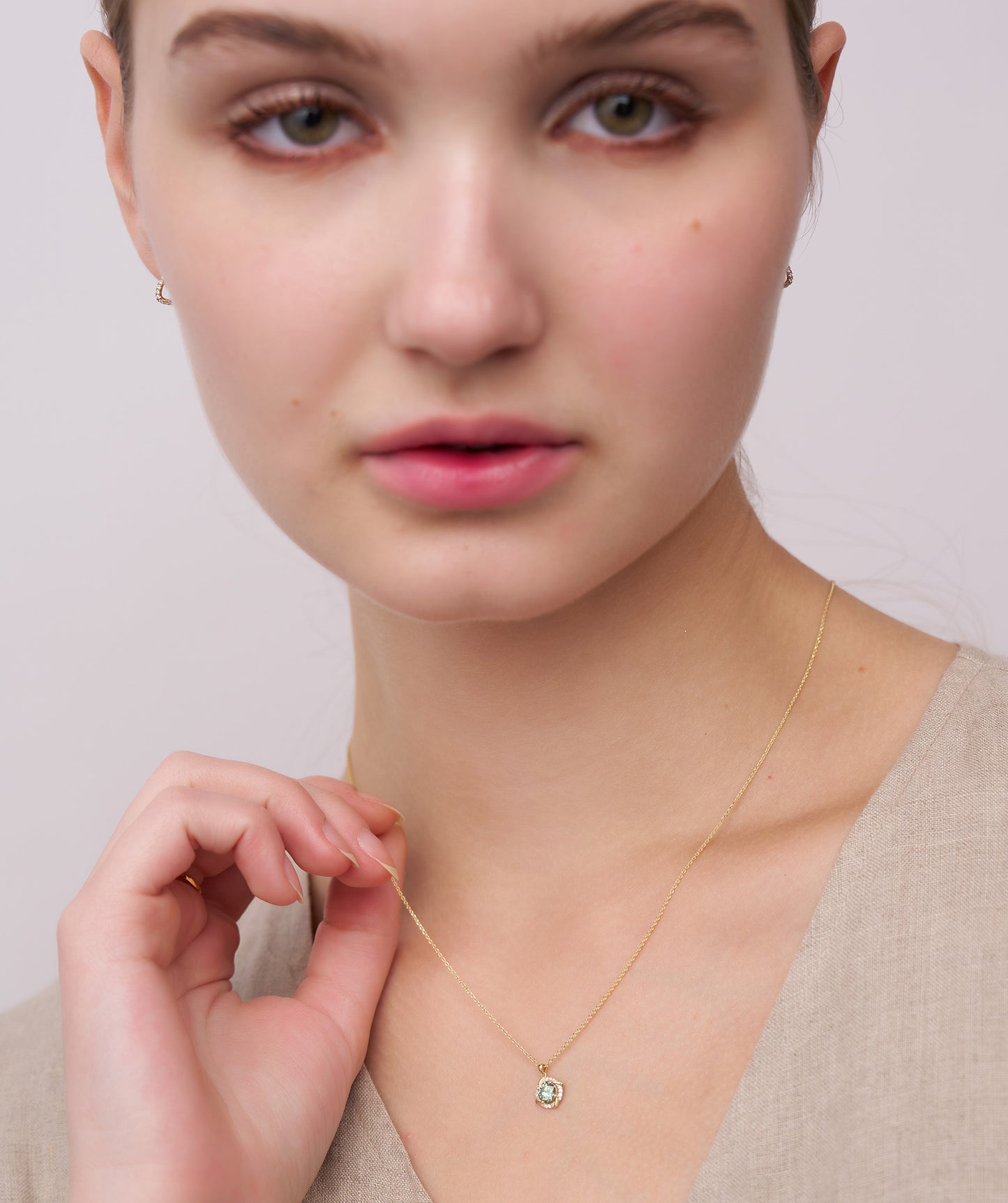 14K Gold Round Green Stone Pendant
