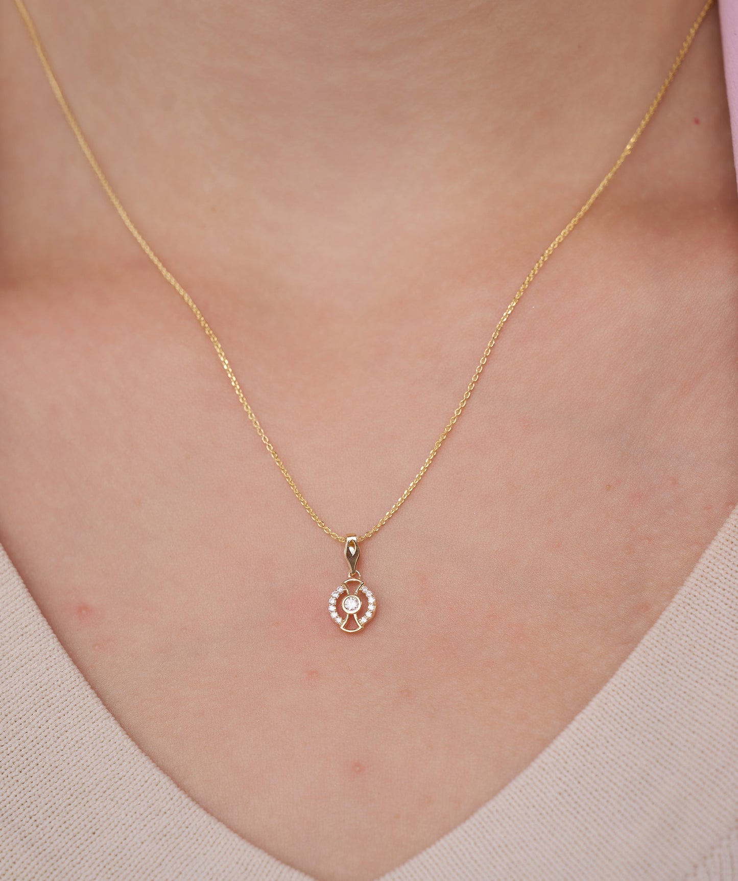 Circle Diamond Pendant Necklace