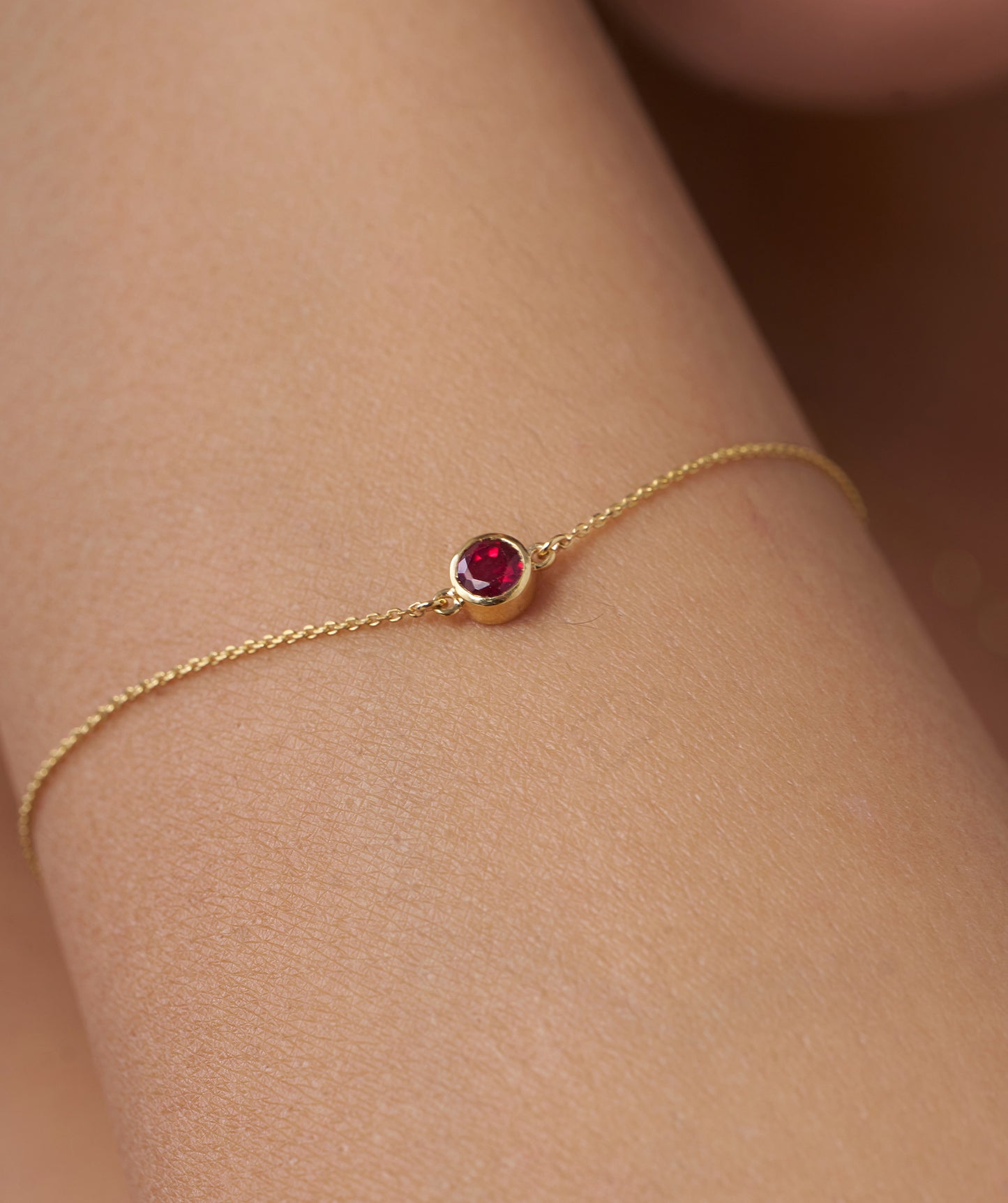 14K Gold Garnet Solitaire Chain Bracelet
