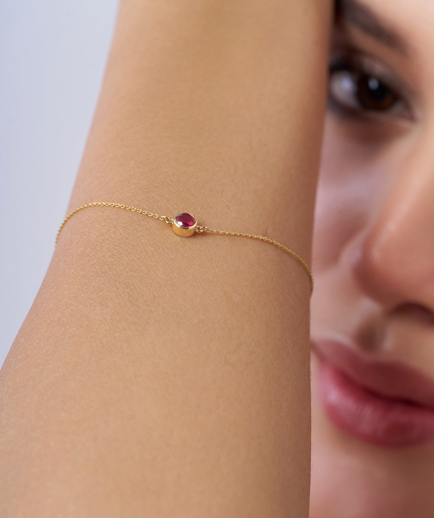 14K Gold Garnet Solitaire Chain Bracelet