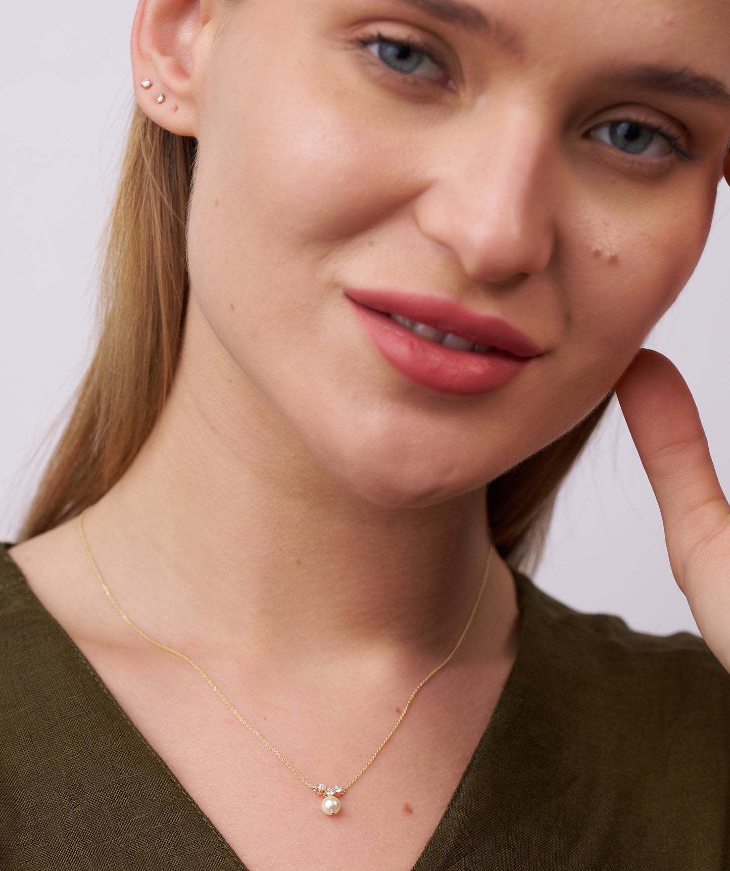14K Gold Necklace with White Disc Pendant