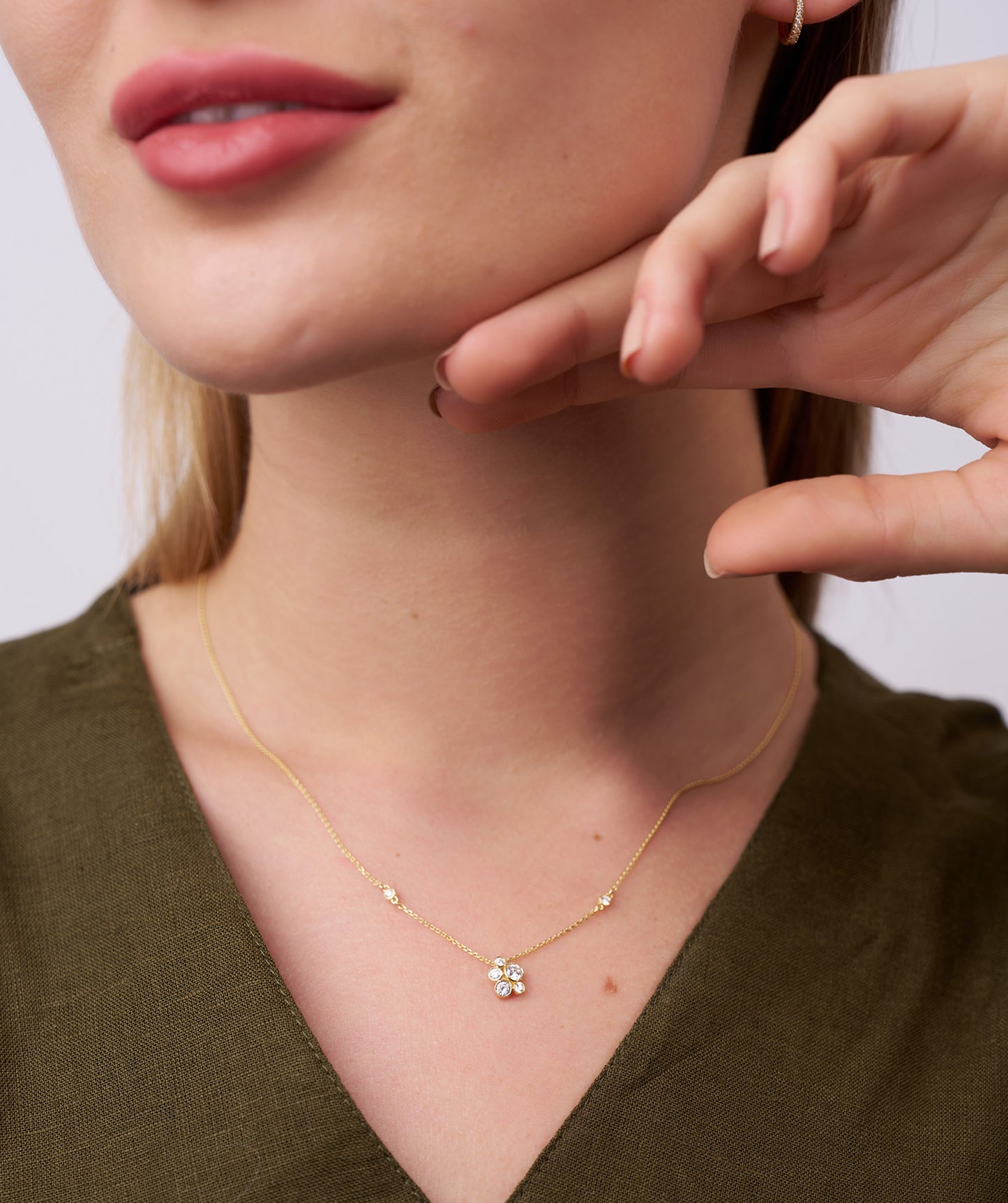Minimalist 14K Gold Cluster Diamond Set