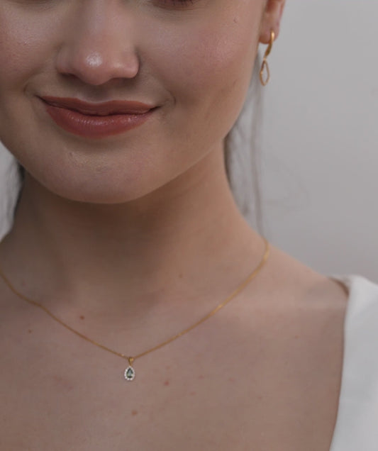 Pear-Shaped Green Gem Necklace