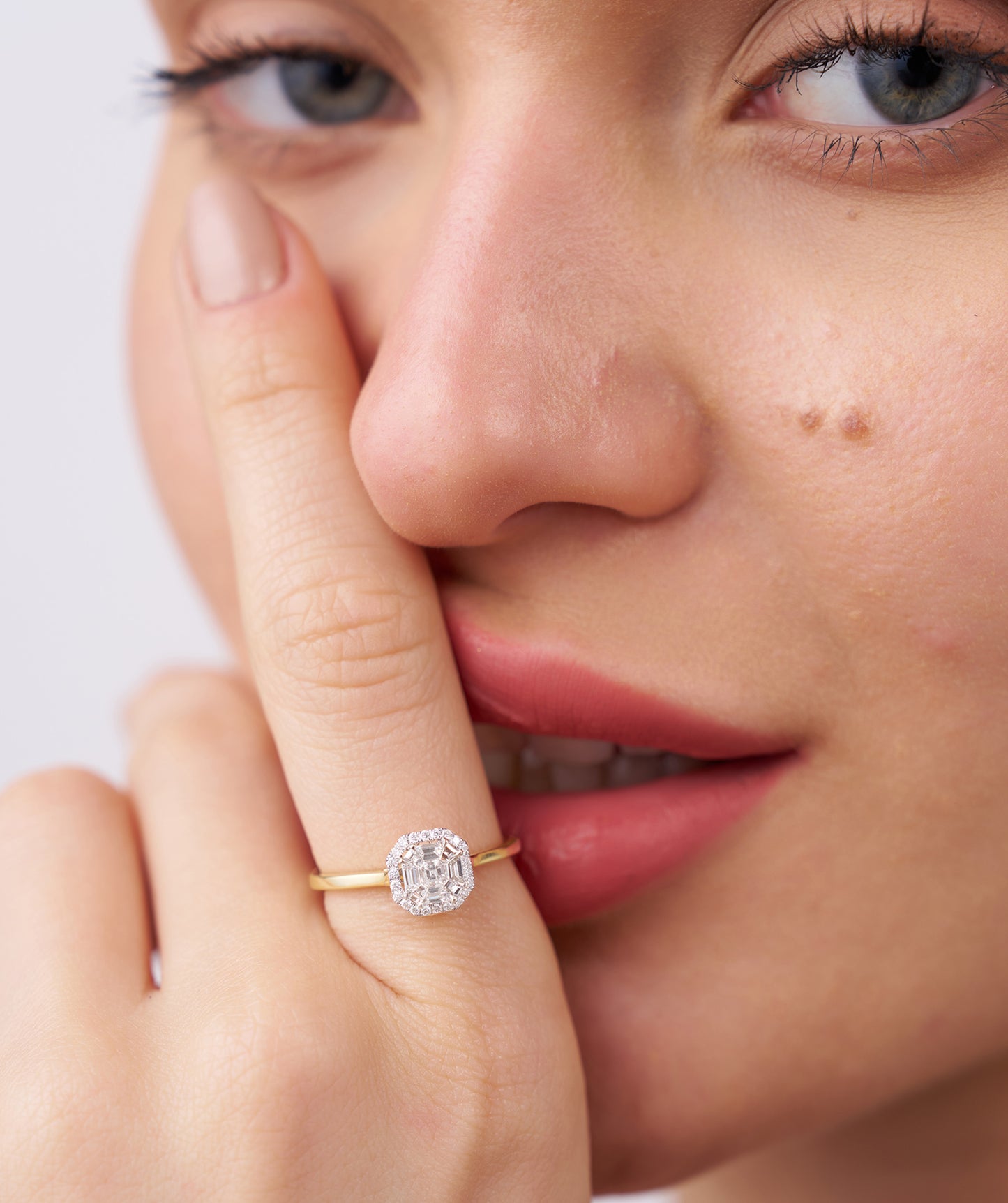 Modern Classi Diamond Ring