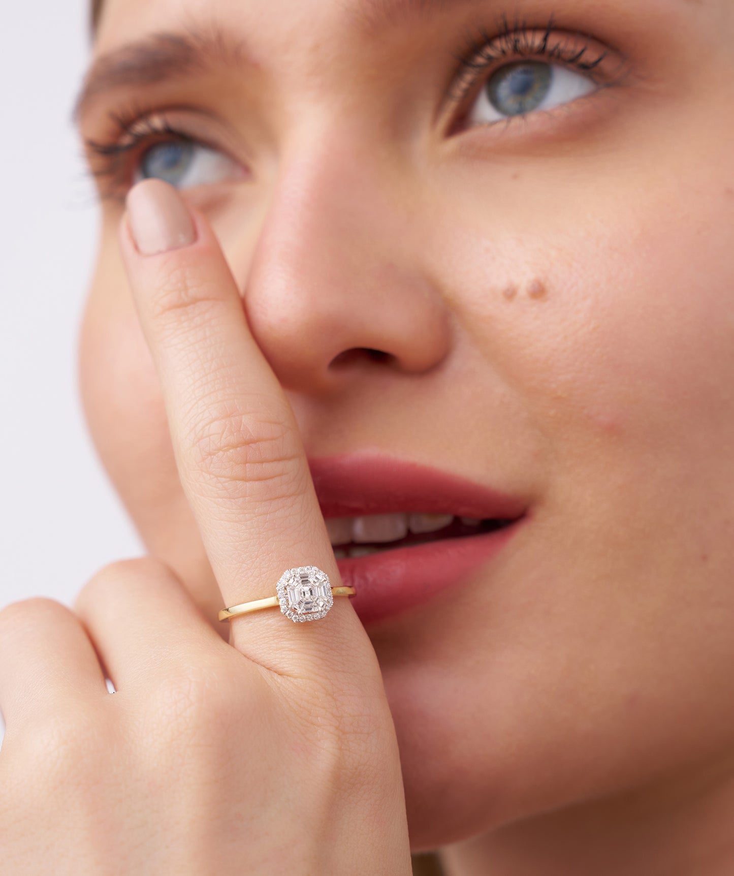 Modern Classi Diamond Ring