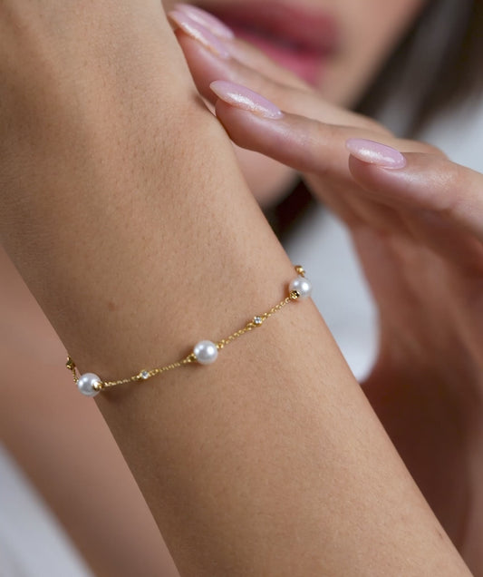 Pearlescent Elegance Diamond Bracelet