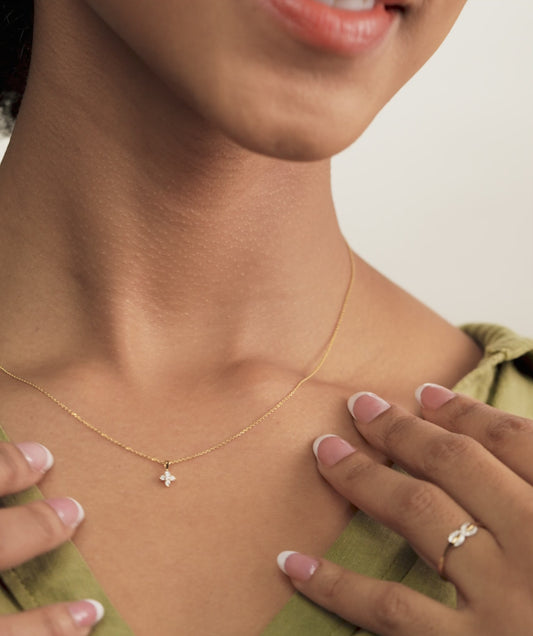 Minimalist Diamond Flower Necklace
